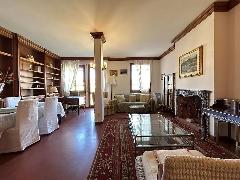 Ponte Vecchio View Apartment By Florencehospitality Com 0*, Florence Italy